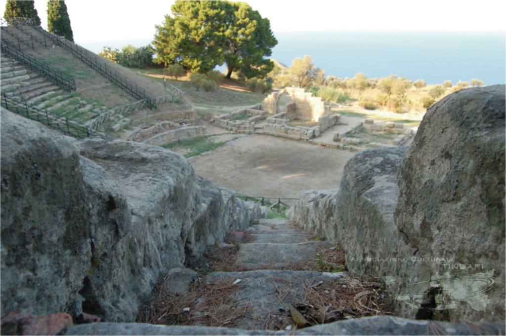 cavea-teatro-tindari